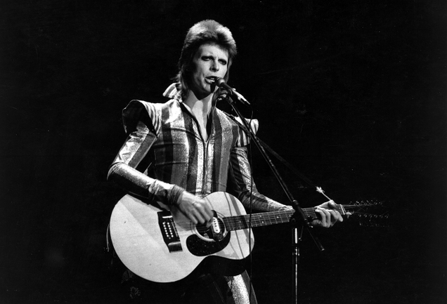 Illustration for article titled 7 David Bowie Pics That Are So Impossibly Cool They Need To Be Offset With Tax Forms